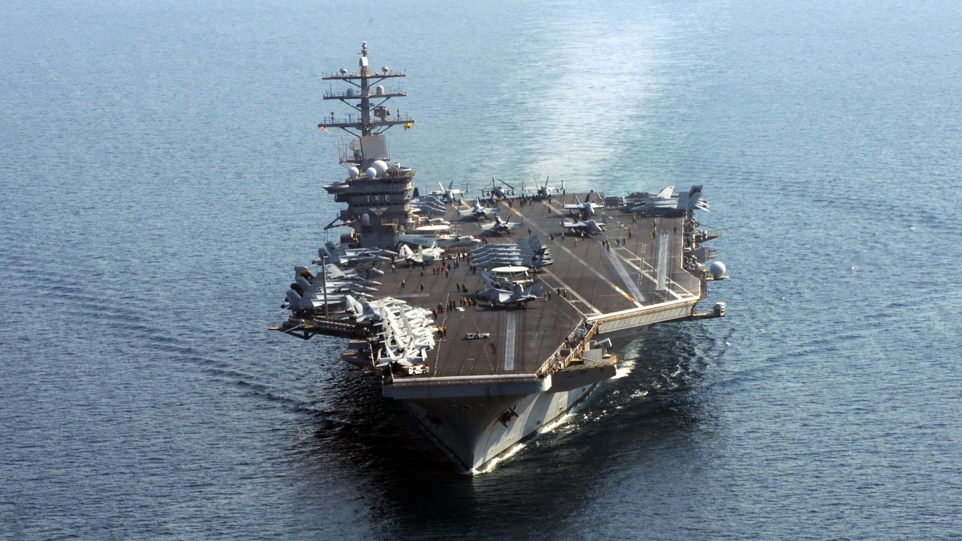 爱游戏娱乐-国际车手争夺赛季桂冠，国际赛车车队